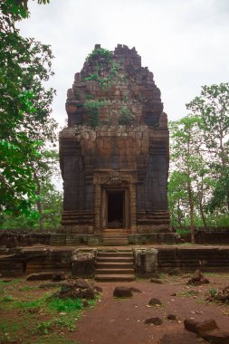 Koh Ker, eski bir kale, geçmişte eski bir Khmer krallığı.