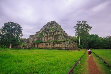 Koh Ker, eski bir kale, geçmişte eski bir Khmer krallığı.