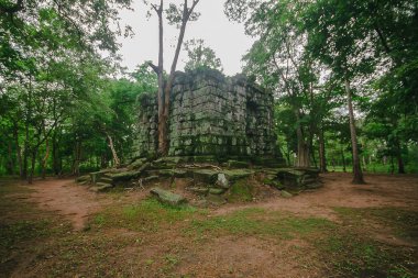 Koh Ker, geçmişin toprakları olan eski bir kale