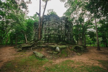 Koh Ker, geçmişin toprakları olan eski bir kale