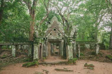 Koh Ker, geçmişin toprakları olan eski bir kale