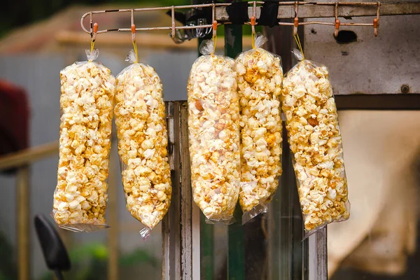 Popcorn Einer Tüte Zum Verkauf — Stockfoto