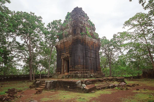 Koh Ker, eski bir kale, geçmişte eski bir Khmer krallığı.