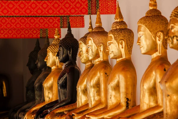 Buddha Oro Bello Che Buddisti Adorano — Foto Stock