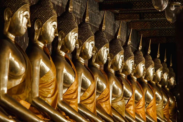 Buddha Oro Accanto Vecchie Mura Nei Templi Thailandesi — Foto Stock