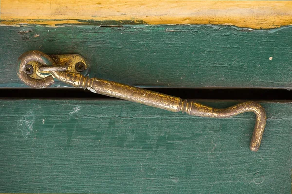 Haken Altes Messingfenster Zum Befestigen Von Türen Oder Fenstern — Stockfoto