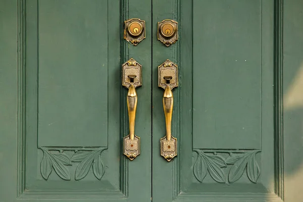 Punhos Porta Latão Velho Porta Verde Usado Para Fechar Abrir — Fotografia de Stock