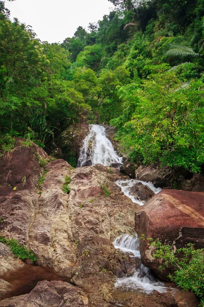 Vodopády Přírodě Proudí Velkými Skalami Phatthalungu Thajsko — Stock fotografie