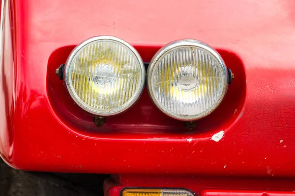 Parti Della Lampada Fronte All Auto Epoca Rossa — Foto Stock