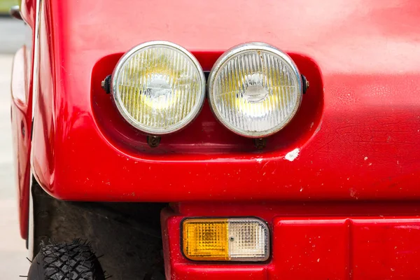 Parti Della Lampada Fronte All Auto Epoca Rossa — Foto Stock