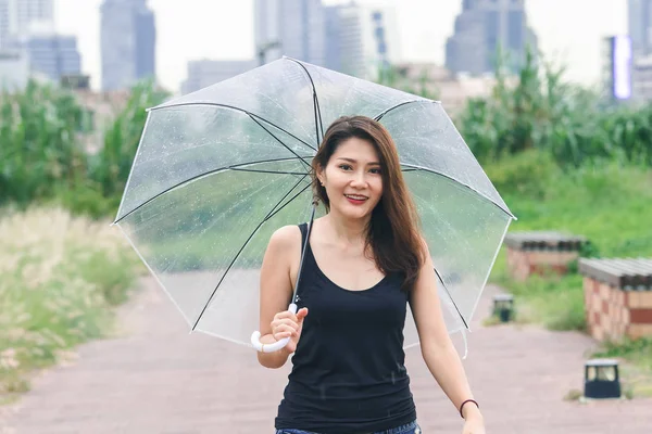 우산을 공원의 — 스톡 사진