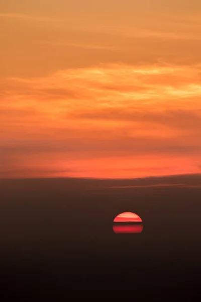 Sol Nasce Manhã Com Uma Bela Luz Laranja — Fotografia de Stock