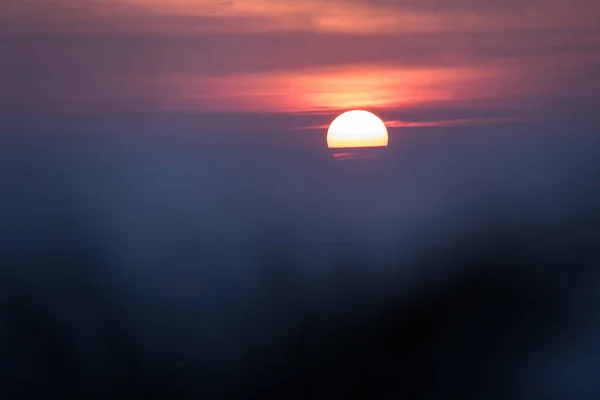 Sol Nasce Manhã Com Uma Bela Luz Laranja — Fotografia de Stock