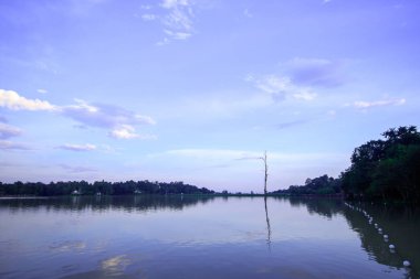 Manzara, Huai Tueng Thao akşam rezervuar, Tayland, güzel bir atmosfer