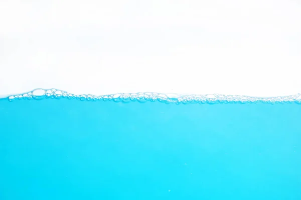 Water Oppervlakte Splash Bellen Witte Achtergrond — Stockfoto