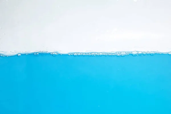Voda Povrch Splash Bubliny Bílém Pozadí — Stock fotografie