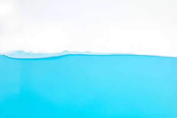 Voda Povrch Splash Bubliny Bílém Pozadí — Stock fotografie