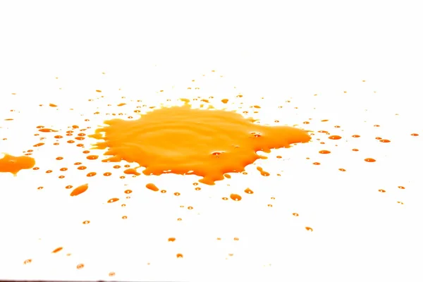 Orangefarbene Wassertropfen Plätschern Auf Weißem Hintergrund — Stockfoto