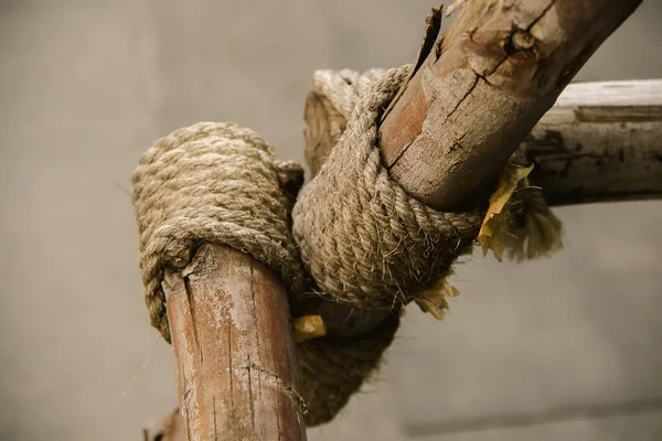 Cuerda Manila Atada Madera Seca Cuerda Atada Muchas Piezas Madera — Foto de Stock