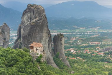 Kutsal Rousanou Manastırı ya da St. Barbara, Meteora, Kalambaka şehir mesafe, Yunanistan UNESCO Dünya Miras Listesi