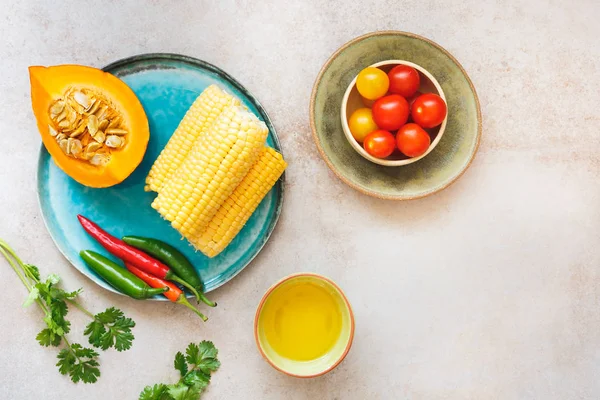 Variedad Ingredientes Frescos Saludables Temporada Incluyendo Verduras Hierbas Encimera Piedra —  Fotos de Stock