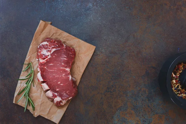 Grama Alimentado Bife Lombo Vaca Pronto Para Preparar Visão Superior — Fotografia de Stock