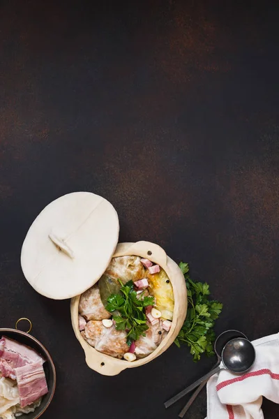 Köstliche Gefüllte Kohlblätter Sarma Tontopf Mit Rindfleisch Schweinefleisch Und Reis — Stockfoto