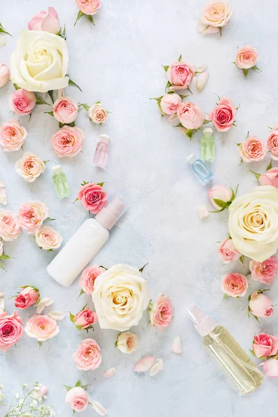 Natural Skincare Ingredientes Ambiente Spa Com Flores Rosa Creme Hidratante — Fotografia de Stock