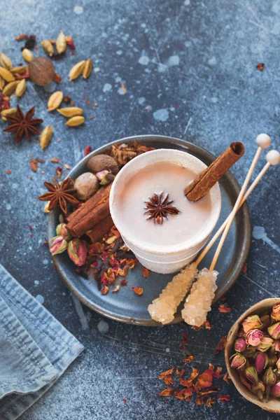 Chai Masala Würziger Indischer Tee Mit Milch Draufsicht Freie Fläche — Stockfoto