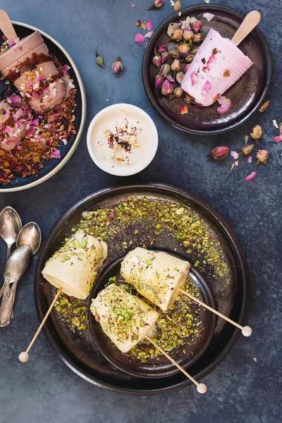 Çeşitli kulfi, Hint dondurma farklı renk ve lezzetleri, üstten görünüm