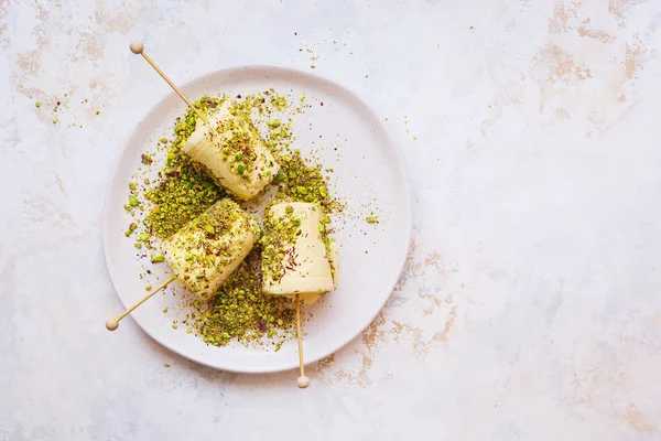 Pistache Saffraan Kulfi Ijs Traditionele Indiase Dessert Klaar Eten Bovenaanzicht — Stockfoto