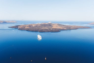 Santorini antik volkanik krater kaldera havadan görünümü, Adalar, Yunanistan