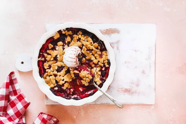 Summer Berry Crumble Vegan Crumble Baking Dish Serving Spoon Summer — Stock Photo, Image