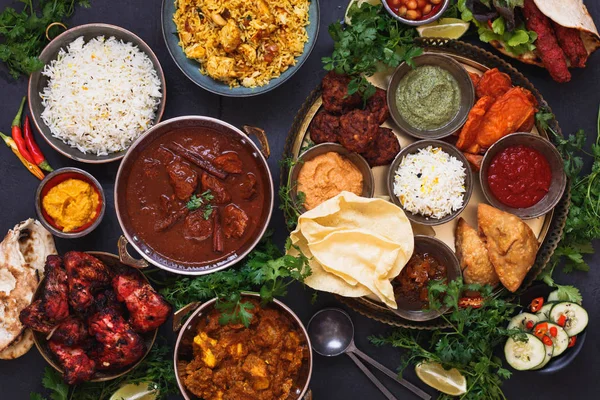 Berbagai Hidangan India Yang Menampilkan Rogan Josh Ayam Tikka Masala — Stok Foto