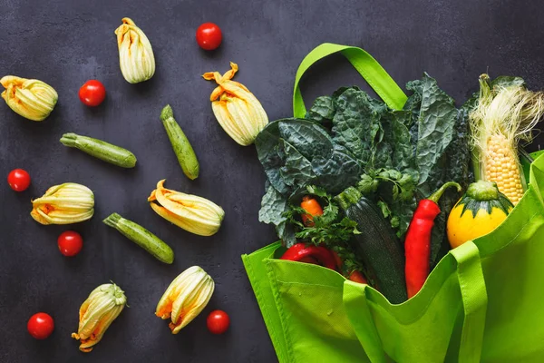 Doek Tote Vol Met Boodschappen Teller Bovenaanzicht Lege Ruimte — Stockfoto