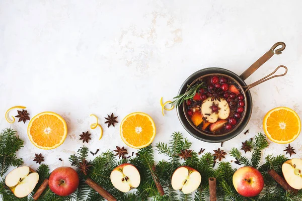 Mulled Wine Copper Saucepan Cooked Slices Orange Apple Cranberries Spices — Stock Photo, Image