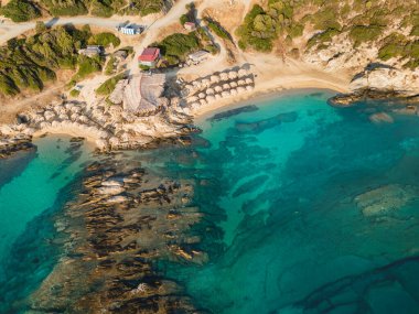 Tigania Beach, Sithonia yarımadasında sabah ışığı, Chalkidiki, Yunanistan