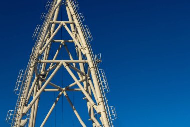 Telesiyej kuleleri ve teleferik yapıları