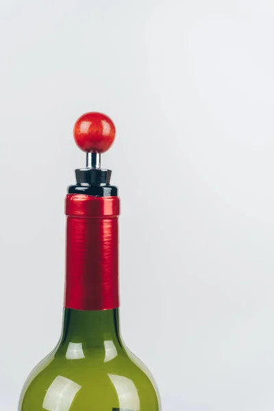 Закрытие Пустой Бутылки Красного Вина Винной Пробки Белом Фоне — стоковое фото