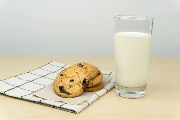 Close Chocolate Chip Cookies Glass Milk Wooden Table — Stock Photo, Image