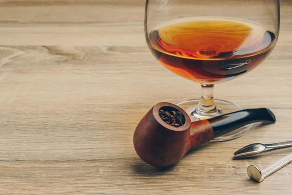 Close Smoking Pipe Tobacco Pipe Tamper Tool Glass Brandy Wooden — Stock Photo, Image