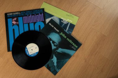 Bangkok, Tayland - 19 Ağustos 2018: John Coltrane, Kenny Burrell ve Herbie Hancock vinil kayıtlar.