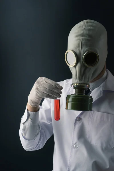 Złe Straszne Nauki Eksperyment Koncepcja Naukowcem Przerażające Maski Gazowe Trzymając — Zdjęcie stockowe