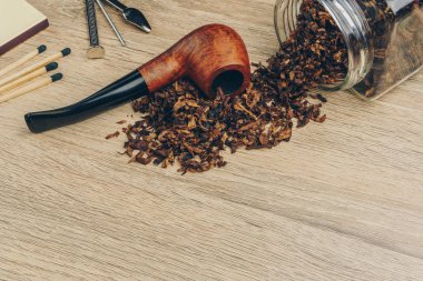 Tütün kavanoz, boru dış müdahale aracı ve ahşap masa maçlarını yasaktır boruyla