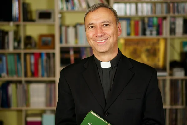 Good Looking Catholic Priest Studying His Library Looks Serenity Optimism — Stock Photo, Image