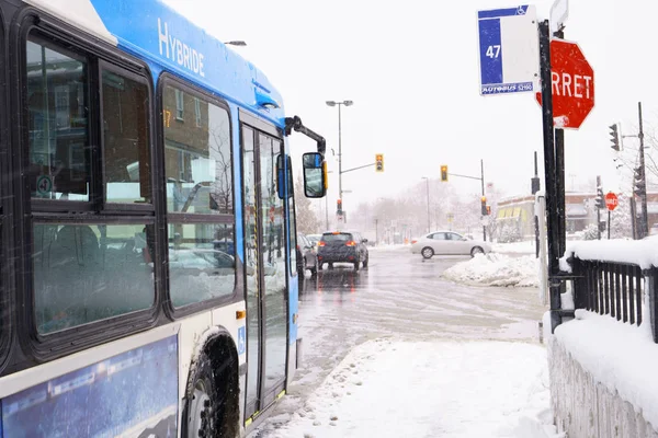 Primera Nieve Del Año Autobuses Trafic Deslizan Por Las Calles —  Fotos de Stock