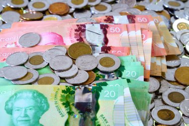 Montreal, Quebec, Kanada / Aralık, 16 2018: birçok Kanadalı dolar faturaları ve yedek yayılması ve çerçevenin dolgu değiştirme.                              