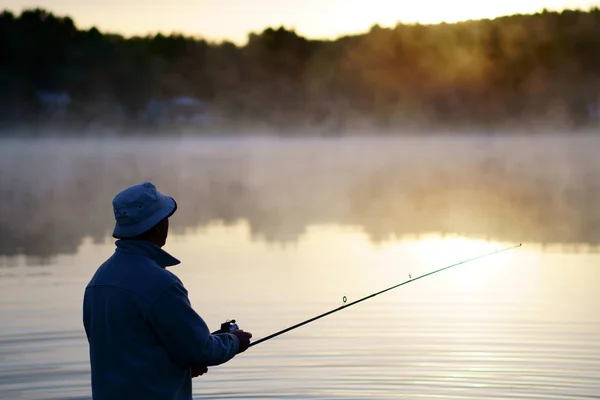 Portrait Close Caucasian Fisherman Lake Fog Early Morning Just Sunrise — Stock Photo, Image