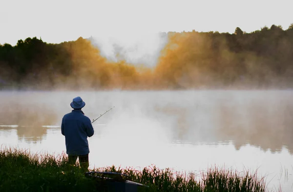 Porträt Nahaufnahme Eines Kaukasischen Fischers 50Er Jahre See Nebel Frühen Stockbild