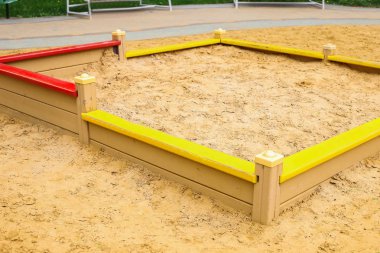 oyun alanında boş kum havuzu